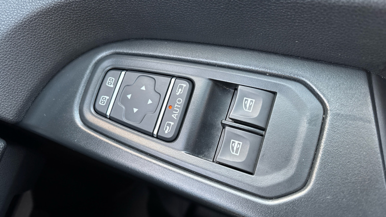 Nissan Primastar 30 L2 Diesel 2.0 dCi 130ps H1 Tekna+ Crew Van